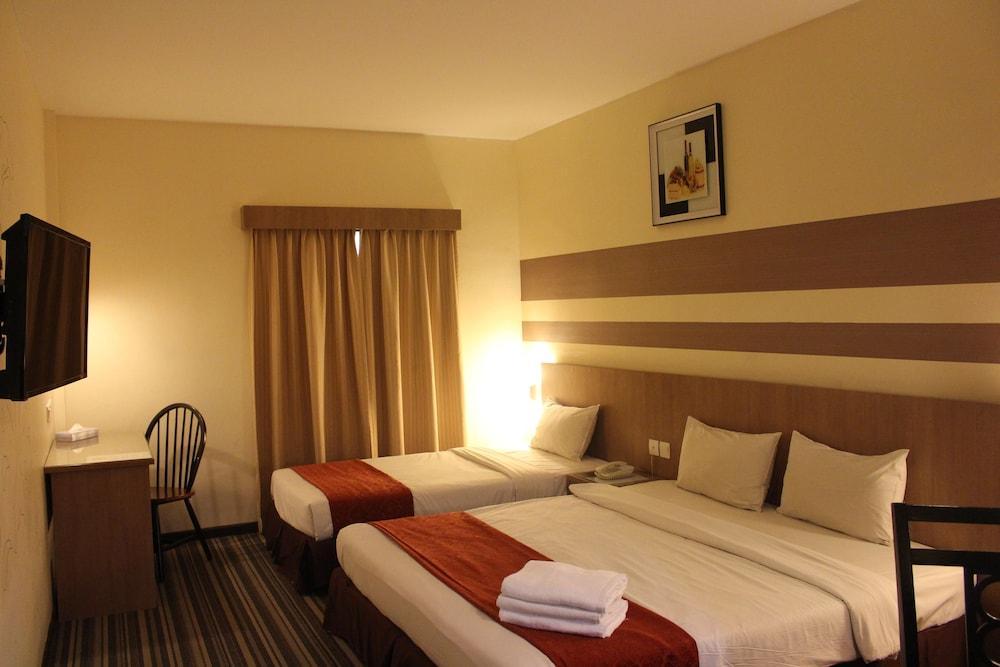 Grand Sentosa Hotel 3*